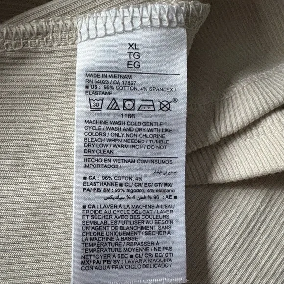 Old Navy Fit and Flare Ribbed Maxi Dress Size XL
NEW - Picture 8 of 12